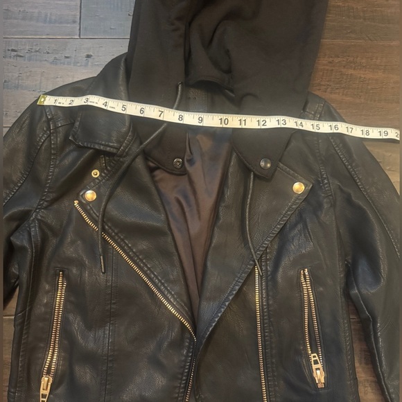 Blank NYC black faux leather moto bomber cropped hooded jacket zipper detail - Picture 12 of 12